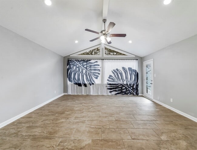 Foto del edificio - 5807 Burlinghall Dr