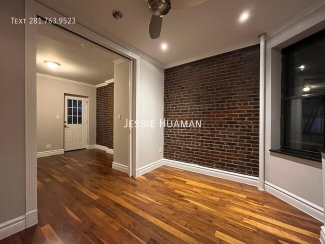 Foto del edificio - 221 E 23rd St
