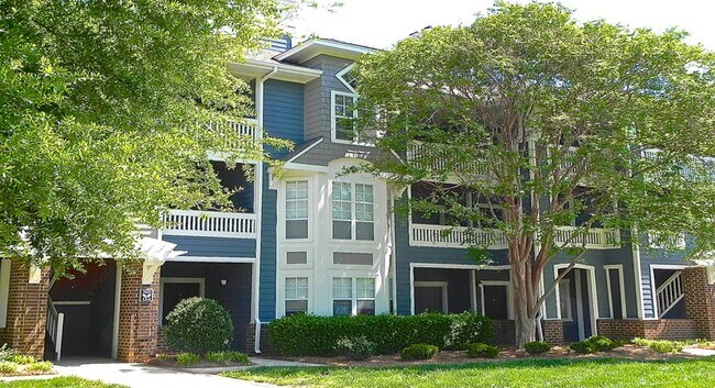 Building Photo - 2209 Sumner Green Ave