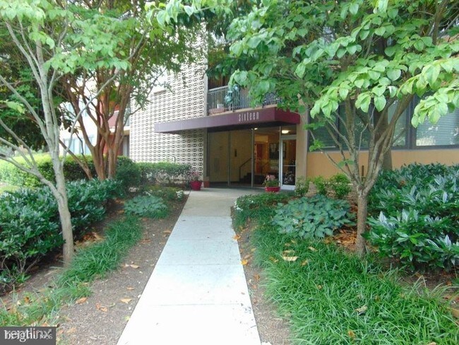 Building Photo - 506 S Van Dorn St