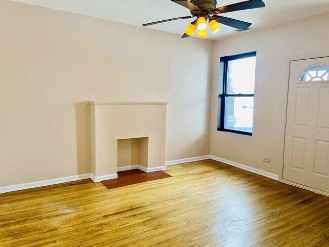Building Photo - 1507 E 65th St