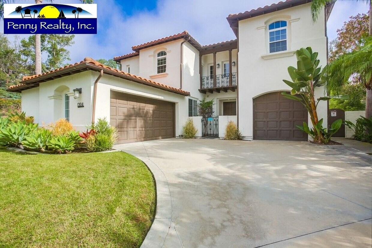 Foto principal - Stunning 4 Bedroom 3.5 Bath Home in the Co...