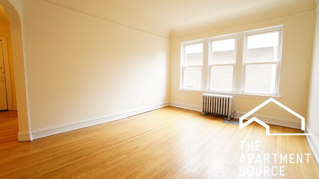 Foto del edificio - 2948 N Albany Ave