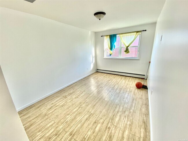 Building Photo - 1754 Lacombe Ave