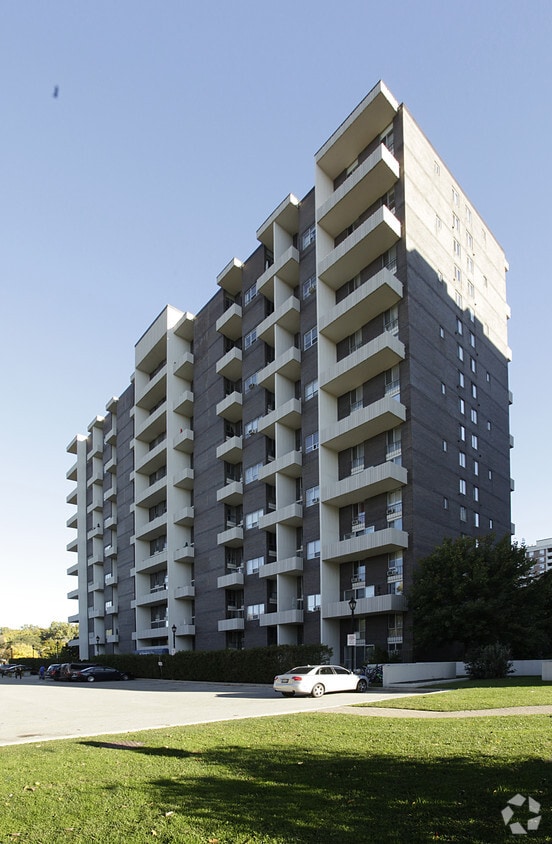 South Kingsway Square Apartments 35 Ormskirk Ct Toronto, ON