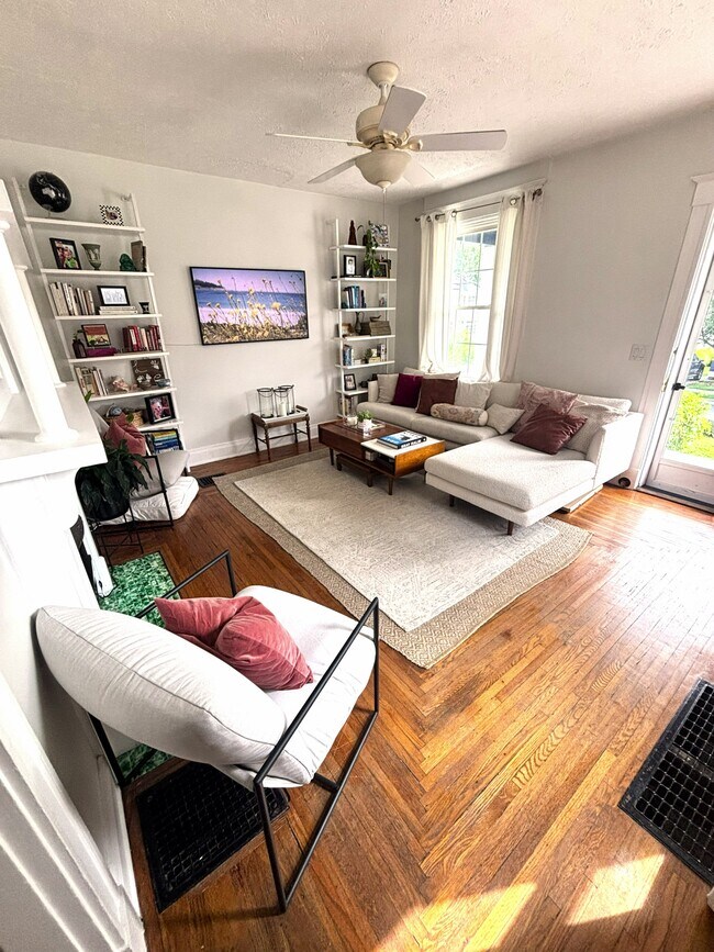 Comedor - 1301 Morten St