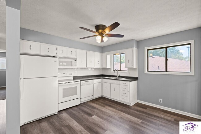 Building Photo - Great Condo located in the Heart of Bellevue