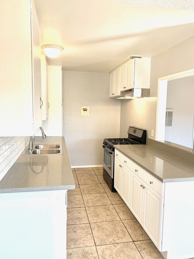 Primary Photo - 215 N Grandview Ave