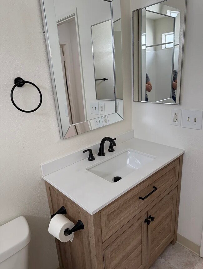 Foto del edificio - 14551 Vose St