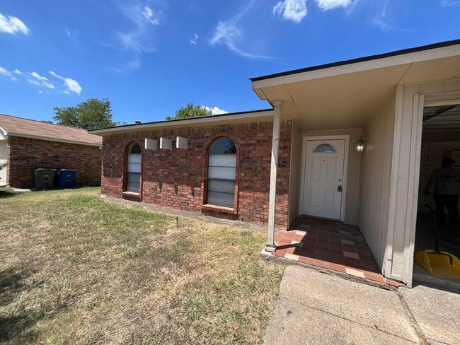 Building Photo - Nice 3 Bedroom Home