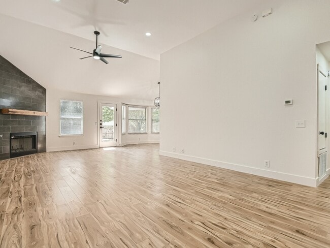 Building Photo - 116 Meadowside Dr