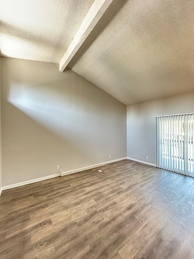 Building Photo - 5092 Pearce Dr