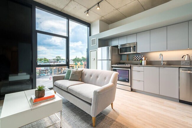 Foto del edificio - 2283 N Milwaukee Ave