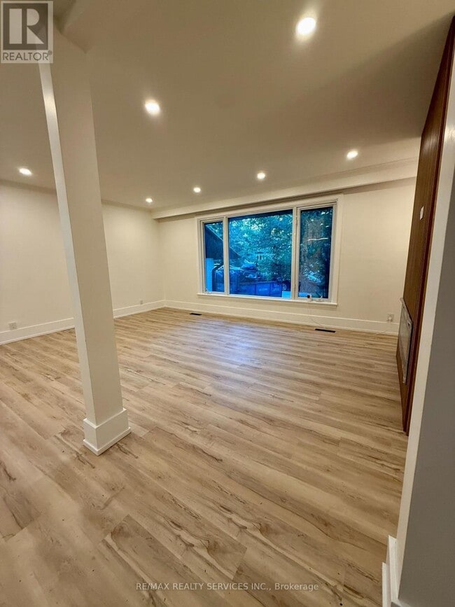 Building Photo - 598 Wildwood Dr