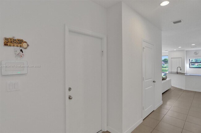 Foto del edificio - 459 NE 194th Terrace