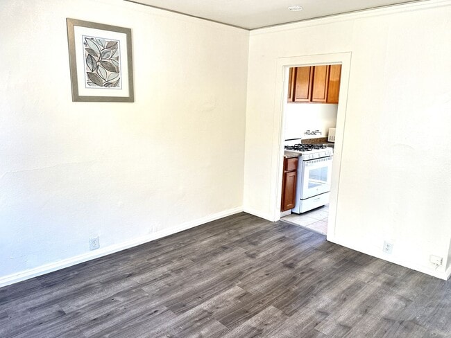 Building Photo - 2648