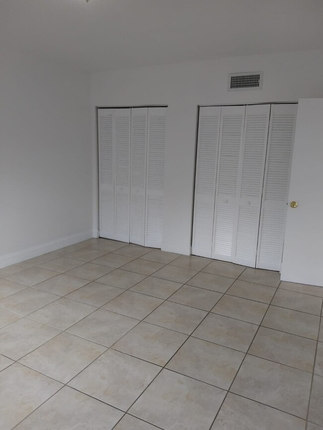 Foto del edificio - 9370 SW 87th Ave