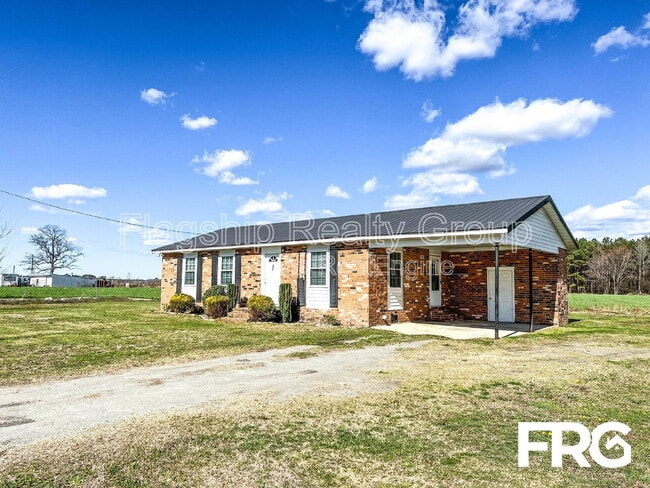Building Photo - 831 Hood Swamp Rd