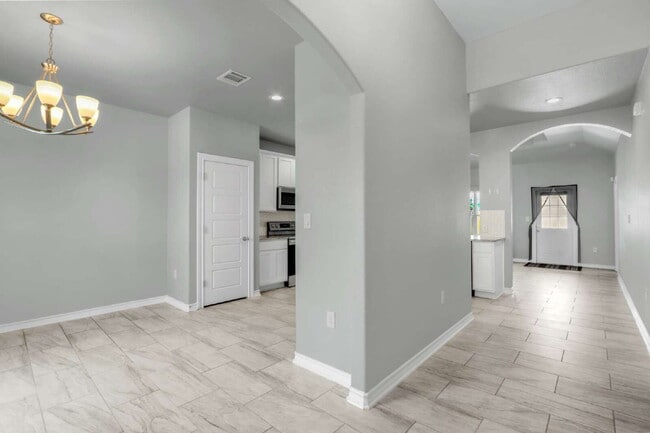Building Photo - 5983 Midcrown Dr