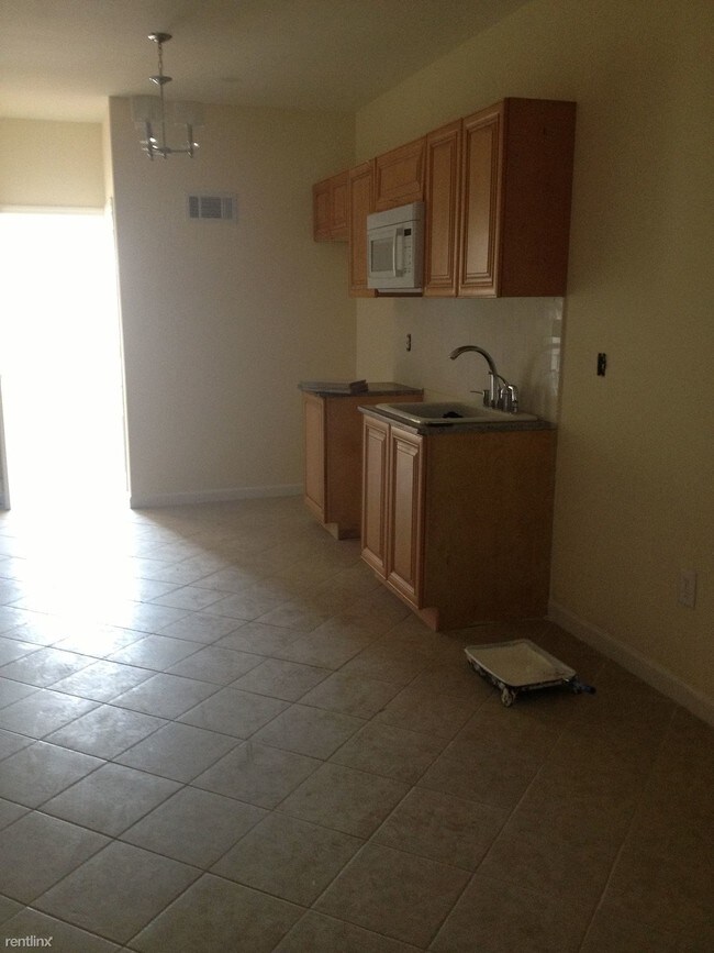 Building Photo - 1 br, 1 bath  - 122 Lincoln St