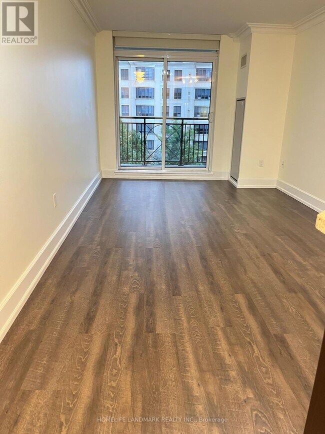 Photo du bâtiment - 650-650 Sheppard Ave E