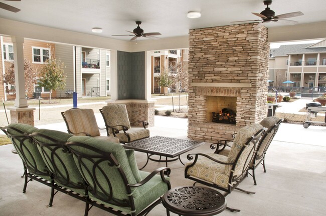 Building Photo - Belle at Bay Colony 55+ Apartments