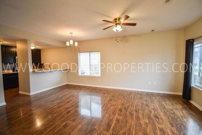 Foto del edificio - 3 Bedroom 2.5 Bathroom End Unit Townhome i...
