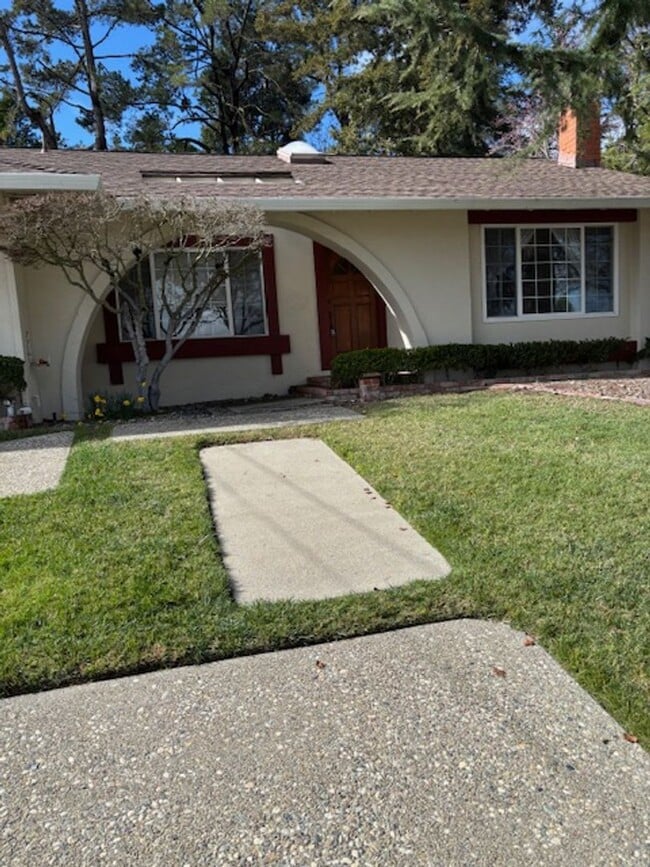 Building Photo - 11482 Silvergate Dr