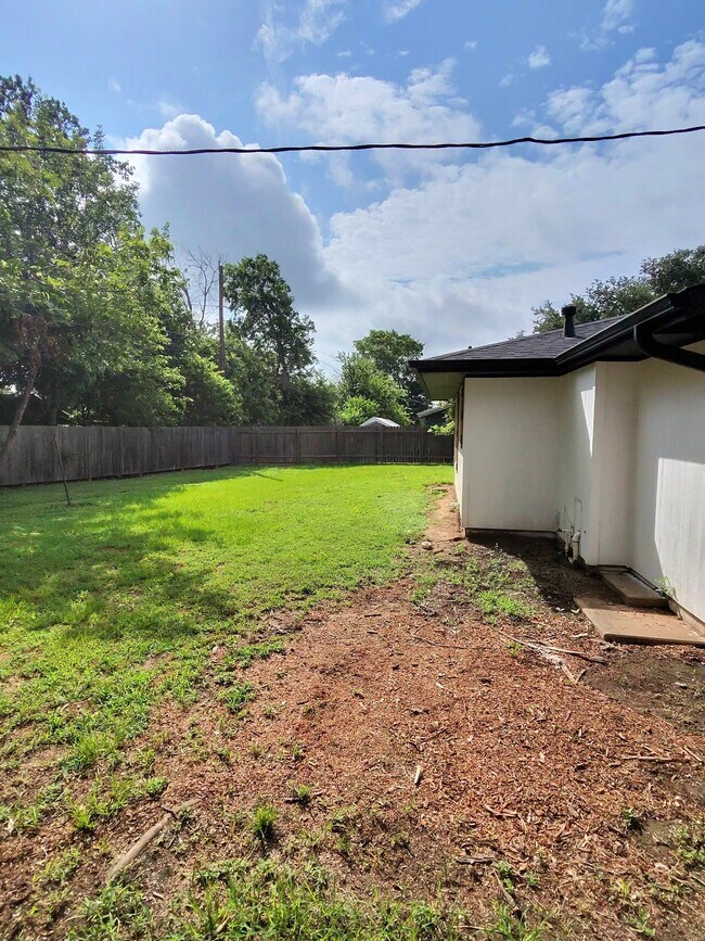 Foto del edificio - 904 Westview Cir