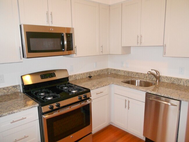 Building Photo - 25 Edgerly Rd