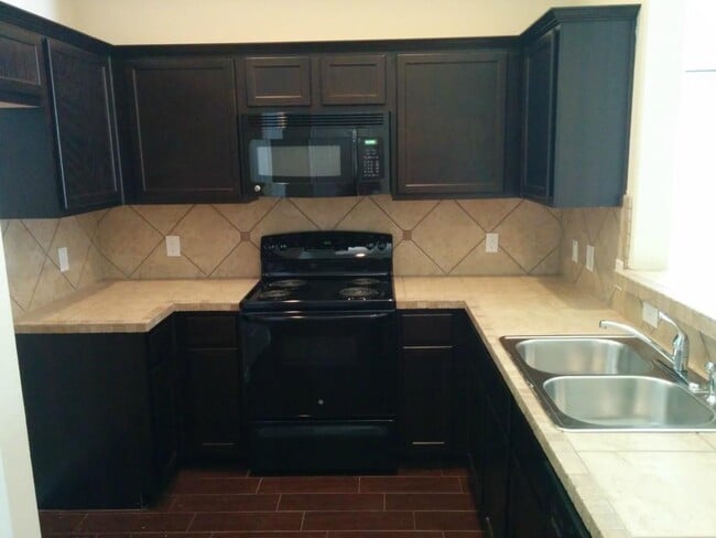 Building Photo - 155 Creekside Villa Dr