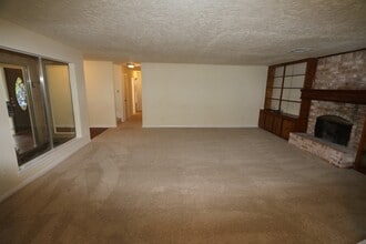 Building Photo - 2319 Quail Valley E Dr