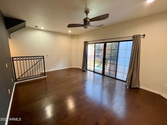 Foto del edificio - 3433 E Avalon Dr