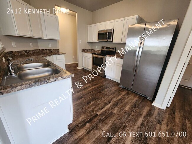 Building Photo - 2412 Kenneth Dr