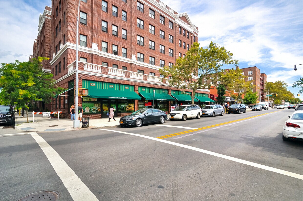 3561 84th St, Jackson Heights, NY 11372 - 3561 84th St