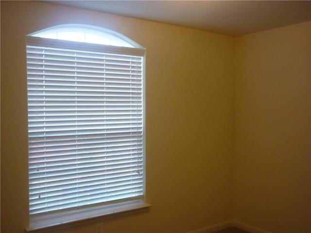 Building Photo - 303 Soap Tree Dr