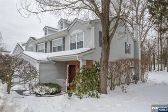 Building Photo - 63 Hickory Way