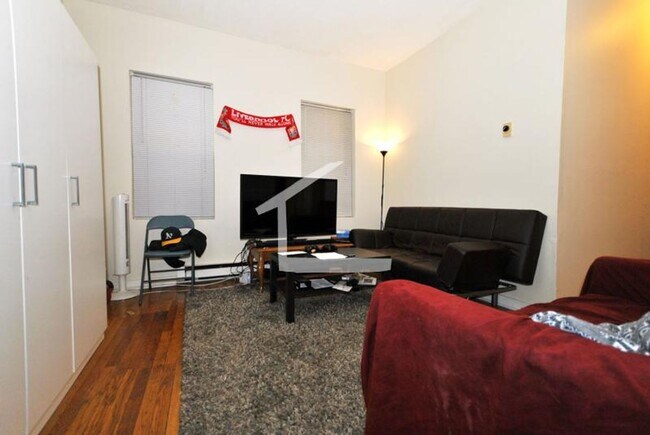 Foto del edificio - 894 Huntington Ave