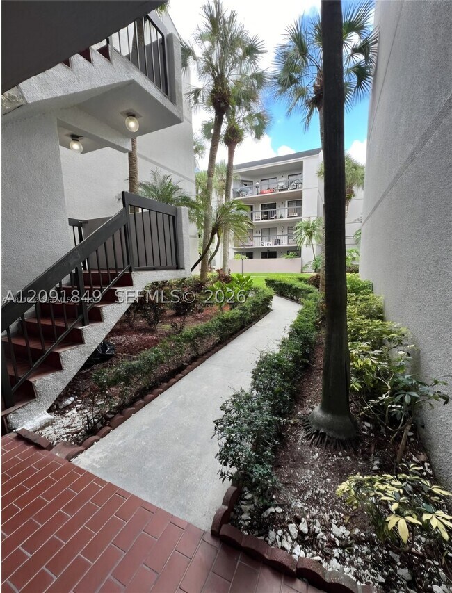 Building Photo - 8810 SW 132nd Pl