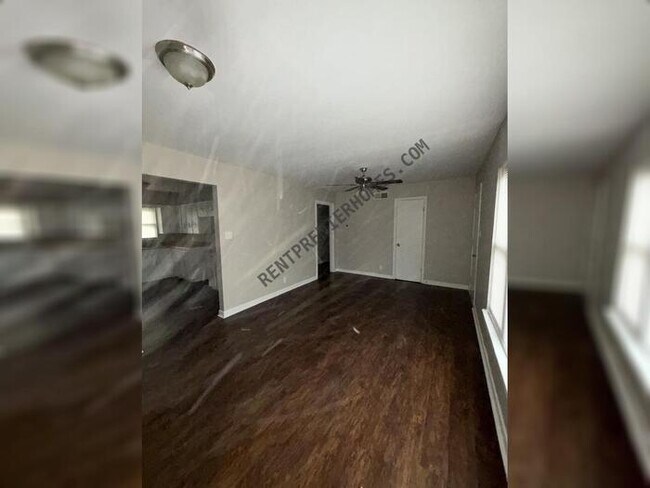 Foto del edificio - 1501 School Dr