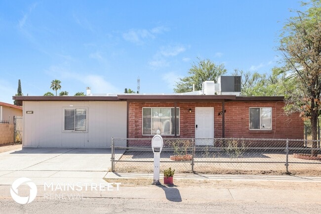 Building Photo - 2310 E Canada St