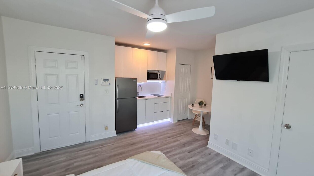 Foto principal - 7325 Carlyle Ave