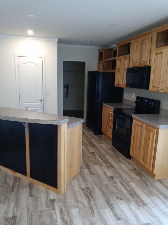 Building Photo - 3bd/2 bath Mobile Home Available now!