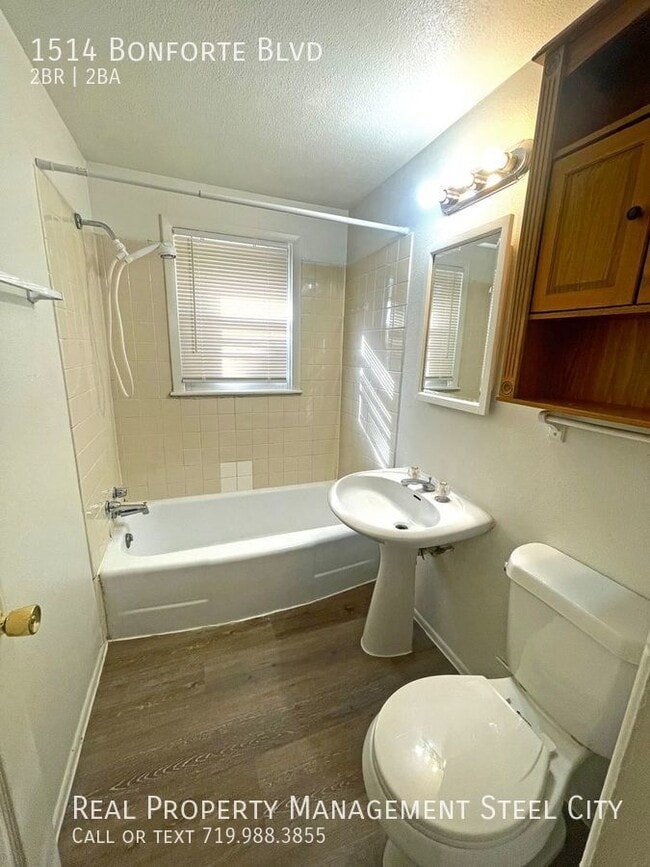Building Photo - 2 bed 1.5 bath Townhome