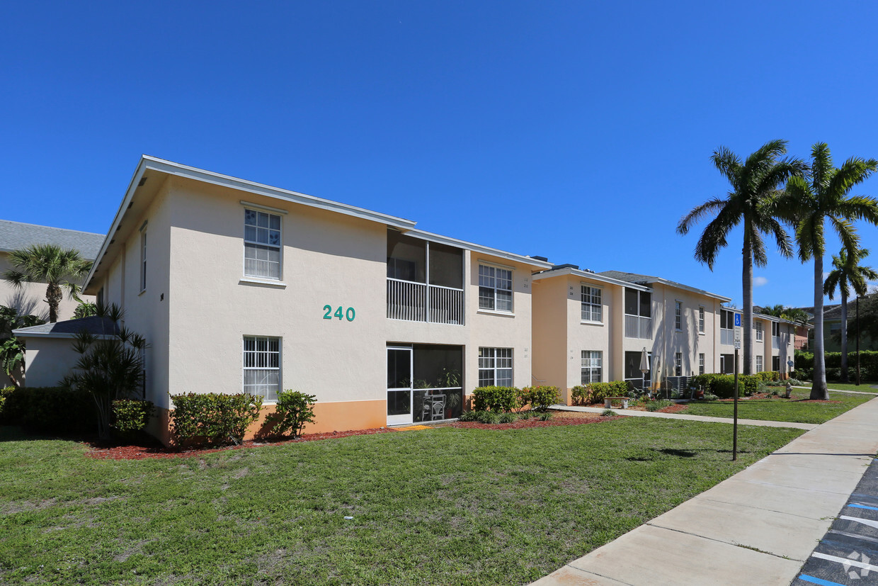 Primary Photo - Delray Place Apartments