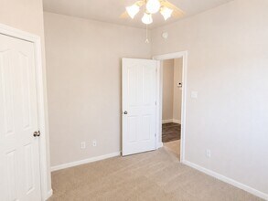 Building Photo - 24914 Rosevale Ct