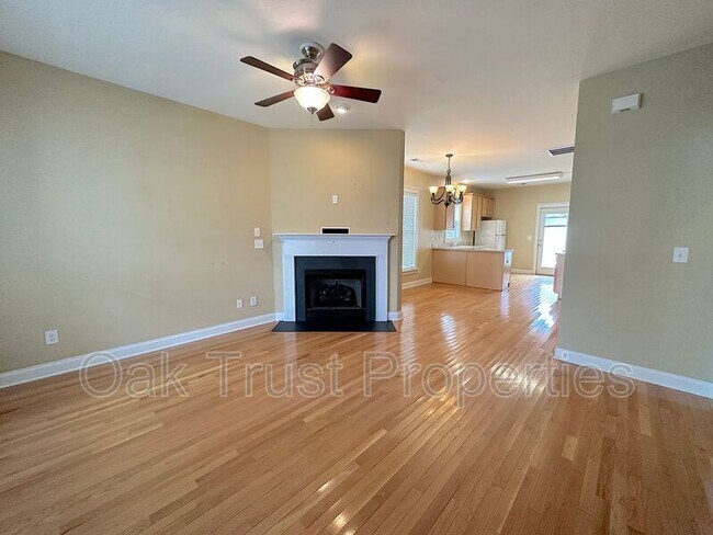 Building Photo - 207 Barberry St