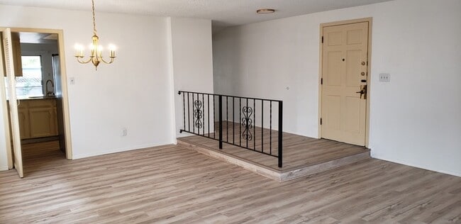 Building Photo - 7308 Avenida La Costa NE
