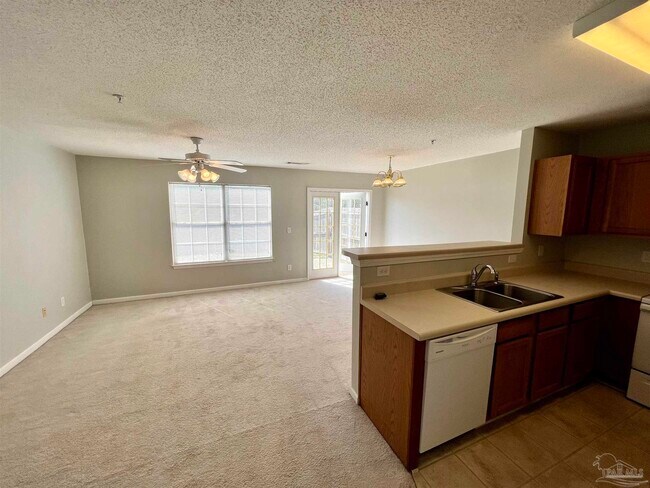 Foto del edificio - 280 Swaying Pine Ct