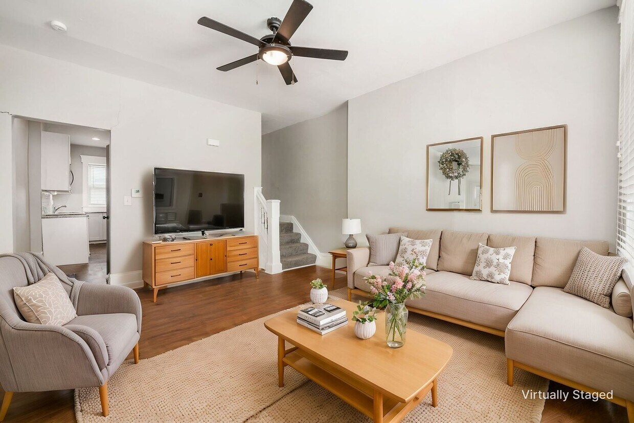 Foto principal - Beautiful 2-bed Townhome located in Olde T...